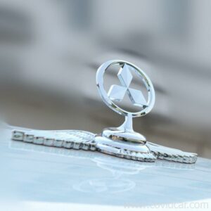 Logo cánh chim capô Mitsubishi