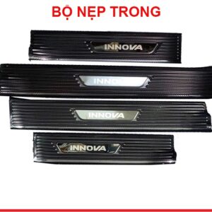 Nẹp trên Innova 18